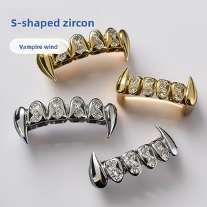 Best-seller transfrontalier Europe-Amérique : Dents <span class=keywords><strong>de</strong></span> <span class=keywords><strong>vampire</strong></span> en zircon en forme <span class=keywords><strong>de</strong></span> S, style hip-hop minimaliste, personnalisées, unisexe, en cuivre - Product Image 1