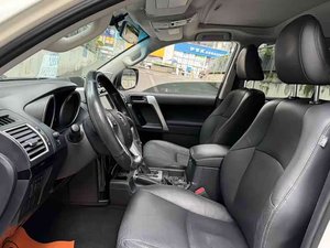 Prado <4L Turbo Automático, Auto Usado, Tracción en las Cuatro Ruedas, Interior de Cuero, Interior Oscuro, Gran Espacio Interior, Vehículo Todoterreno - Product Image 5