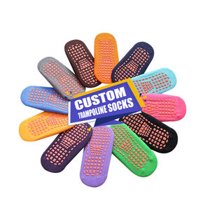 Calcetines de agarre antideslizantes para niños adultos y adolescentes con logotipo personalizado OEM, Calcetines antideslizantes Grippy Park Trampoline Jump - Product Image 1
