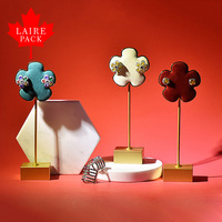 LAIRE Petit et créatif présentoir à bijoux en microfibre métallique en forme de fleur pour perles.