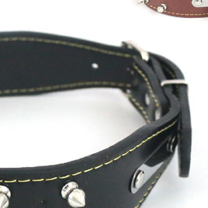 Collier pour animaux de compagnie en cuir véritable PU à double rangée de clous avec plaque en fer 4,2*65cm de large Style occidental avec lumières LED pour chiens et chats - Product Image 3