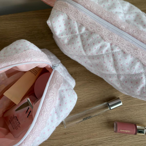Bolsa de Maquillaje Acolchada con Diseño de Puntos Qetesh, Logotipo Personalizado, Ribete de Encaje, Bolsa de Cosméticos Portátil Estilo Coquette - Product Image 4