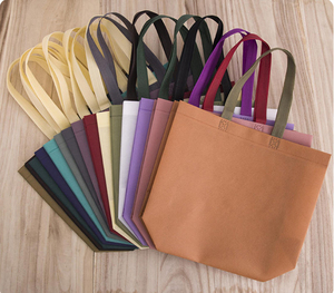 Bolso de hombro cruzado no tejido grueso tridimensional Explosiones Ropa Bolsa de embalaje de compras Impresión de logotipo personalizado - Product Image 2