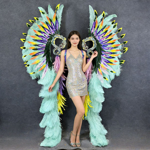 Alas de Samba de Plumas de Avestruz Verde Menta Grandes y Impactantes, Accesorio de Disfraz para Baile, Desfiles y Festivales - Product Image 1