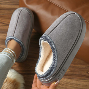 Pantoufles d'intérieur en fausse fourrure douce, confortables et mignonnes pour femmes et hommes, style nuage, pour la maison et la chambre à coucher - Product Image 6