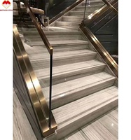 Escalier en marbre blanc de veines en bois avec Led carreaux de marche d'escalier en marbre de taille personnalisée avec lumière
