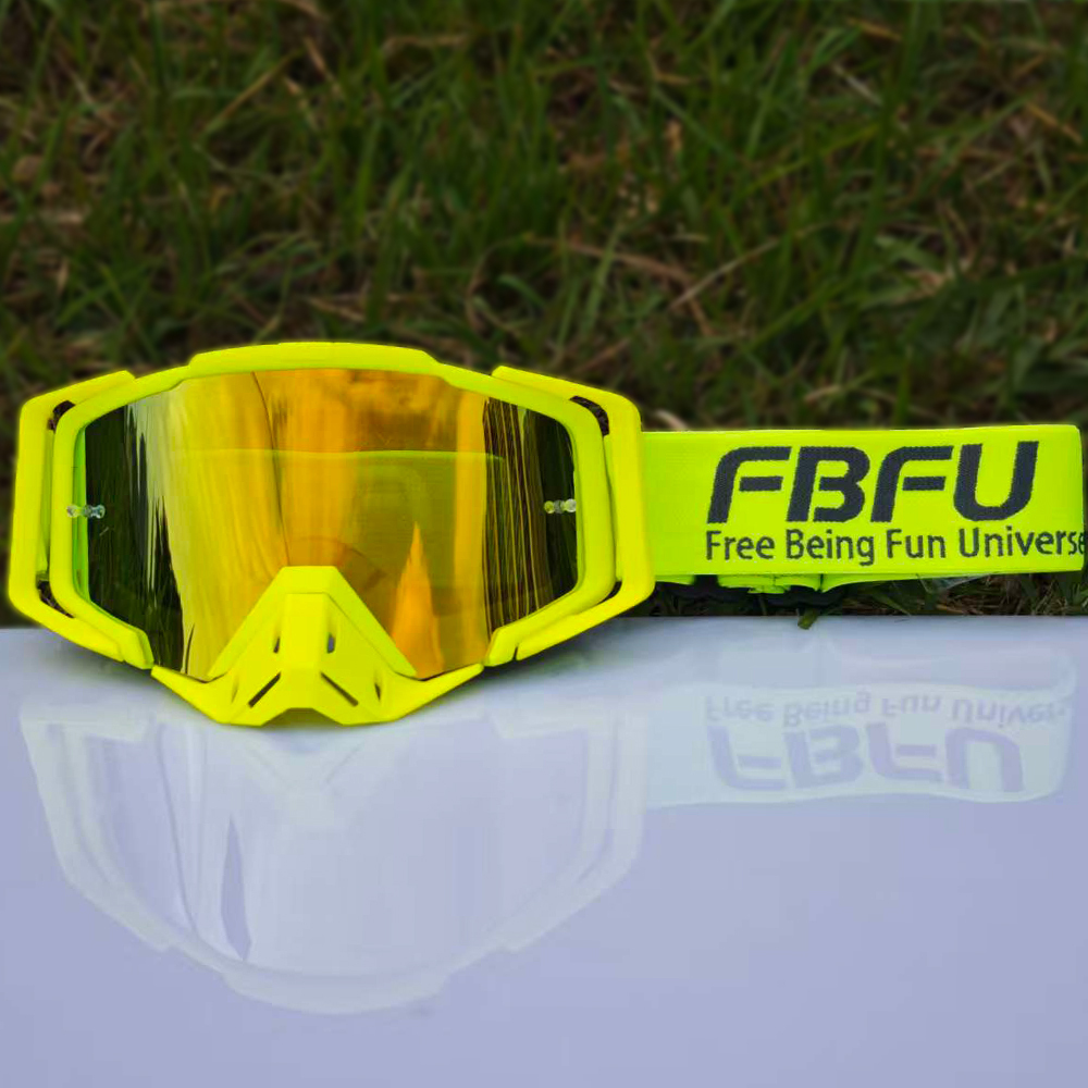Lunettes rouges à monture jaune