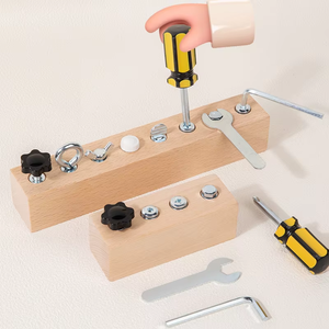 Gioco Educativo Montessori di Abbinamento Attività Fai-da-te in Legno con Viti e Bulloni per Bambini e Bambine - Product Image 1