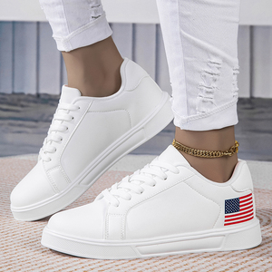 Logo personnalisé Vente en gros Chaussures de skateboard de style américain usagées avec drapeaux des États-Unis pour la marche Baskets décontractées blanches pour femmes et hommes - Product Image 1
