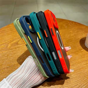 Fundas Magnéticas Translúcidas Antichoque con Efecto Ahumado para iPhone 17 Pro Max 16 15 14 13 12 11 Plus - Product Image 4
