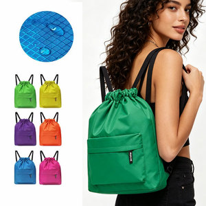 Sac de sport léger et imperméable en nylon avec cordon de serrage, idéal pour la natation, la pluie, le basketball et l'entraînement - Product Image 1