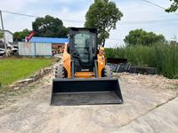 Chargeuse compacte sur chenilles CASE SV300 d'occasion pour la manutention de matériaux, les projets de construction et l'aménagement paysager