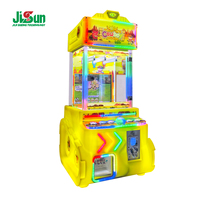 Distributeurs automatiques de capsules, machines gashapon et flippers, bornes d'arcade à pièces et machines à jouets Gachapeng.
