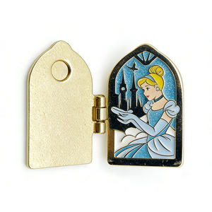 هدية حصرية لعضوية VIP على شكل هرم الملاك مع زهرة الحب - شعار مخصص من سبائك الزنك هدية ولاء العملاء لعيد الهالوين والذكرى السنوية - Product Image 5