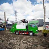 Camion compacteur de collecte de déchets diesel Dongfeng 4x2 Camion collecteur d'ordures à transmission manuelle Camion de transport Noyau Moteur Boîte de vitesses