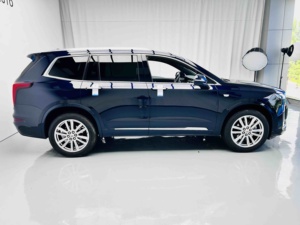 Cadillac XT6 2021 d'occasion, hybride, turbo, SUV, transmission intégrale (AWD/4WD), conduite à gauche (LHD), 6 places, intérieur cuir foncé, coffre spacieux, véhicule familial de luxe - Product Image 4