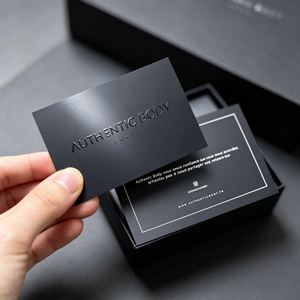 Carte de remerciement minimaliste personnalisée noire avec gaufrage UV pour produits cosmétiques et soins corporels, en français - Product Image 1