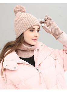 Vente en gros <span class=keywords><strong>Bonnet</strong></span> tricoté unisexe avec pompon pour l'hiver <span class=keywords><strong>ensemble</strong></span> de gants avec <span class=keywords><strong>bonnet</strong></span> et <span class=keywords><strong>écharpe</strong></span> - Product Image 2