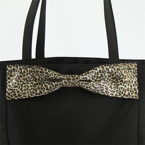 Sac à bandoulière en nylon grande capacité pour femme, forme oreiller, imperméable, motif léopard avec nœud, fermeture éclair, sac à main écologique - Product Image 3