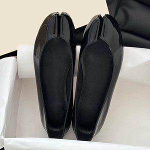 Sandalias Planas de Moda con Punta Cerrada de Charol para Mujer, Estilo Europeo Americano, Zapatos de Fiesta Tipo Pezuña de Vaca/oveja/Gelatina - Product Image 4