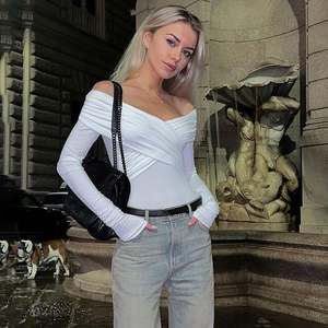 Venta al por mayor de las mujeres Sexy Body de manga larga con cuello en V fuera del hombro Casual Diseño de empalme hasta la rodilla para la primavera de exportación listo - Product Image 3