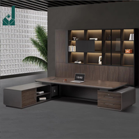 Scrivania Direzionale in Pino di Lusso con Piano in Legno Laccato di Alta Qualità, Set Scrivania Modulare Moderna con Sedia da Ufficio per Presidente o Manager