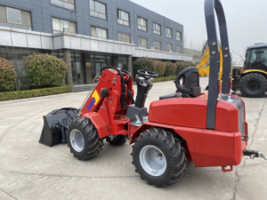 Mini chargeuse sur pneus télescopique TH180 avec chargeur frontal chinois d'une capacité de 1 tonne avec moteur Kubota EPA, pompe à moteur incluse - Product Image 6