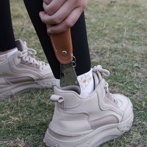 Porte-clés unique en cuir PU avec corne, chausse-pied pliable en acier inoxydable, adapté aux hommes et aux femmes, chausse-pied portable pour usage quotidien - Product Image 4
