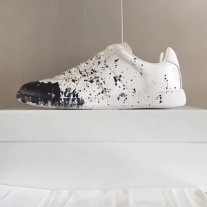 Baskets basses en cuir style vintage pour couple, à lacets, avec graffiti peint à la main, chaussures tendance urbaines pour la marche, à la mode - Product Image 3