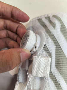 Genouillère de compression réglable avec coussinet en gel rotulien et stabilisateurs latéraux - Product Image 4