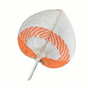 Éventail artisanal en bambou sculpté à la main, motif feuille de palmier, éco-responsable, vente en gros - Product Image 1