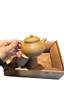 <span class=keywords><strong>ชุด</strong></span>กาน้ำชาพรีเมียมแบบดั้งเดิมของจีน ยี่ซิง ซีซา ปันหู ทำจากดินดวนนี ทนทาน ผลิตด้วยมือ พร้อมถ้วย 4 ใบ บรรจุในกล่องของขวัญ - Product Image 1