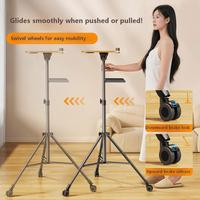 PJS02 Trépied mobile réglable avec roulettes, hauteur 82-145 cm, roulettes verrouillables et plateau en bois pour ordinateur portable et projecteur
