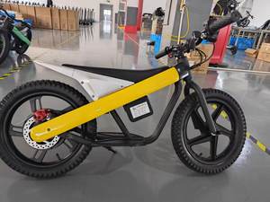 Scooter <span class=keywords><strong>électrique</strong></span> de qualité supérieure pour enfant, en alliage d'aluminium, <span class=keywords><strong>16</strong></span> <span class=keywords><strong>pouces</strong></span>, cadeau cool, bon marché, 2024, 24V300W - Product Image 4