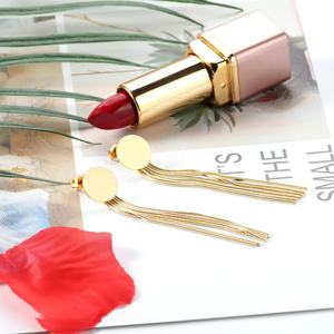 ต่างหูระย้าสแตนเลสชุบทอง 18K แบบขายส่งจำนวนมาก ดีไซน์ทันสมัย เหมาะสำหรับงานแต่งงาน สำหรับทุกเพศ - Product Image 3