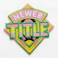 Badge nominatif personnalisé en feutre non tissé écologique, brodé avec logo, à coudre, grande bordure, pour vêtements et uniformes.