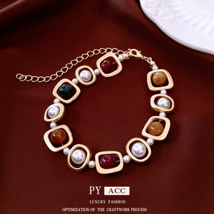 Set di Gioielli in Stile Corte Francese con Bracciale e Collana Vintage in Pietra e Perle Rotonde Cave per Donne - Product Image 4