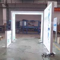 Stand de Exhibición Modular para Ferias Comerciales 6x6 con Caja de Luz SEG y Pared de Tela Retroiluminada