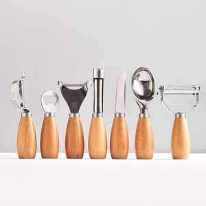 Coltello Manuale Tre-in-Uno in Acciaio Inox 304 per Intaglio Frutta, Estrattore Arachidi, Sbucciatore con Manico in Legno - Product Image 4