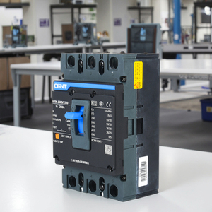 Interruptor Automático de Caja Moldeada CHINT NXM-250S/3300 160A 125 200 250 400 630 800A 3P, 36kA, para Equipos Electrónicos Industriales - Product Image 1