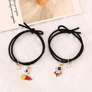 커플 우주 비행사 헤드 로프 2 개/세트 일치하는 팔찌 친구 액세서리 여성 마그네틱 팔찌 - Product Image 4