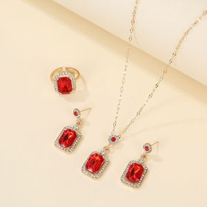 Nouvel ensemble de bijoux fantaisie 2026 pour femmes : collier, bague et boucles d'oreilles au design de niche, luxe léger et raffiné, pour un style affirmé. - Product Image 1