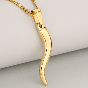 Collar con Colgante de Chile en Acero Inoxidable - Joyería Bohemia Hipoalergénica, Regalo de Buena Suerte para Chefs y Amantes de la Comida Picante - Product Image 1