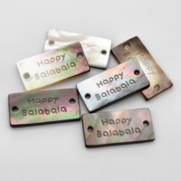 Bouton de vêtement rectangulaire en nacre naturelle, écologique, à coudre, avec logo gravé, style mode, pour bijoux et étiquettes