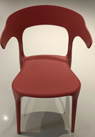 Silla de Bar Moderna de Plástico Rojo con Reposabrazos Fijos, Diseño Contemporáneo Ligero, Muebles para Restaurantes/Comercios