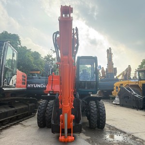 Excavadora Usada Hitachi EX100WD con Ruedas de Goma, 10 Toneladas, Cucharón de Excavación, Neumáticos Usados, en Venta a Precio Económico - Product Image 5