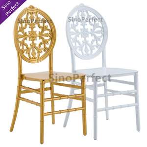 Silla Tiffany Chiavari de Plástico Dorado Monobloque con Respaldo de Flores de Lujo al por Mayor para Banquetes, Bodas, Eventos y Fiestas - Product Image 3