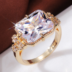 Anello dal Design Elegante Stile Classico per Donne - Product Image 1