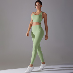 Ensemble 5 pièces de vêtements de sport pour femme grande taille : soutien-gorge de yoga respirant à bretelles croisées, leggings de sport unis pour la course et le fitness - Product Image 4