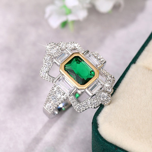 Anello di Lusso con Taglio Principessa per Donne, Gioiello da Dito Audace ed Elegante - Product Image 3